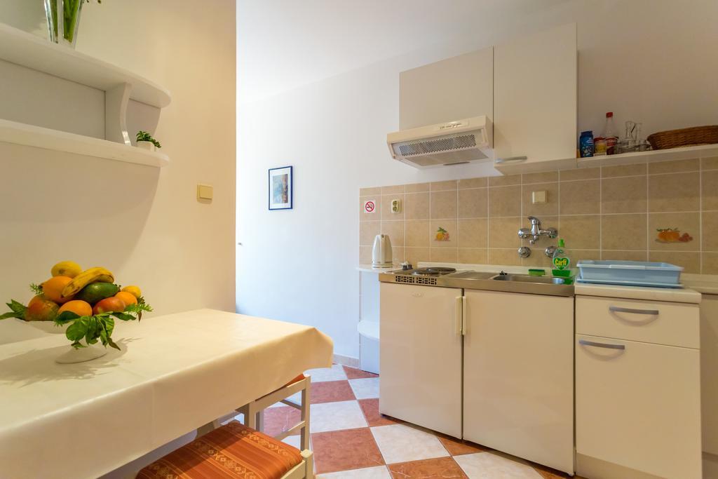 Apartments Slavica Pomena Exterior foto